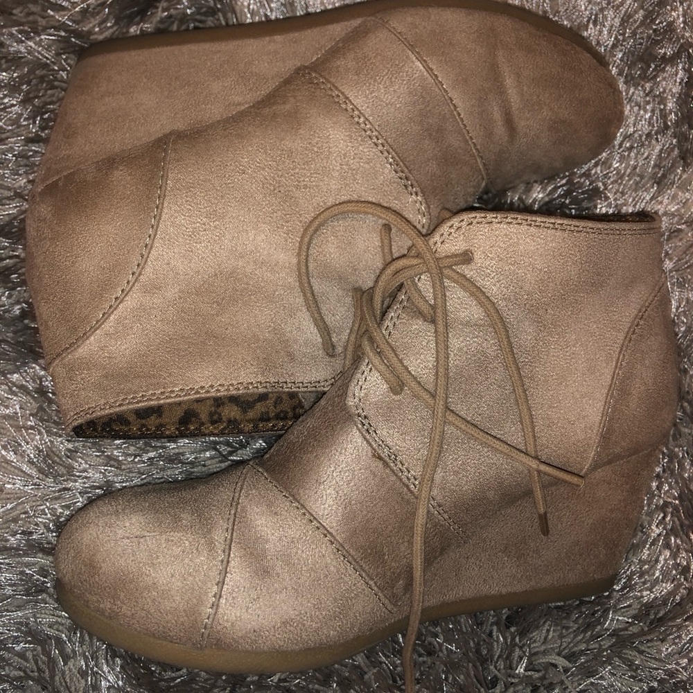 Wedges taupe color!